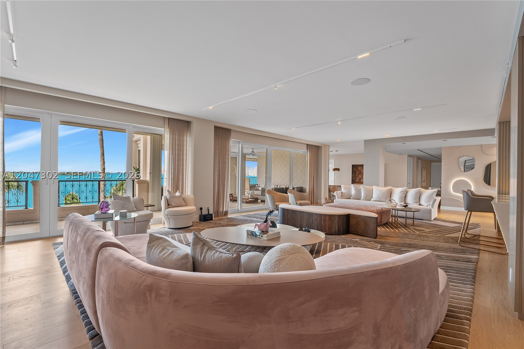 5242 Fisher Is Dr #5242 Miami Beach, FL 33109