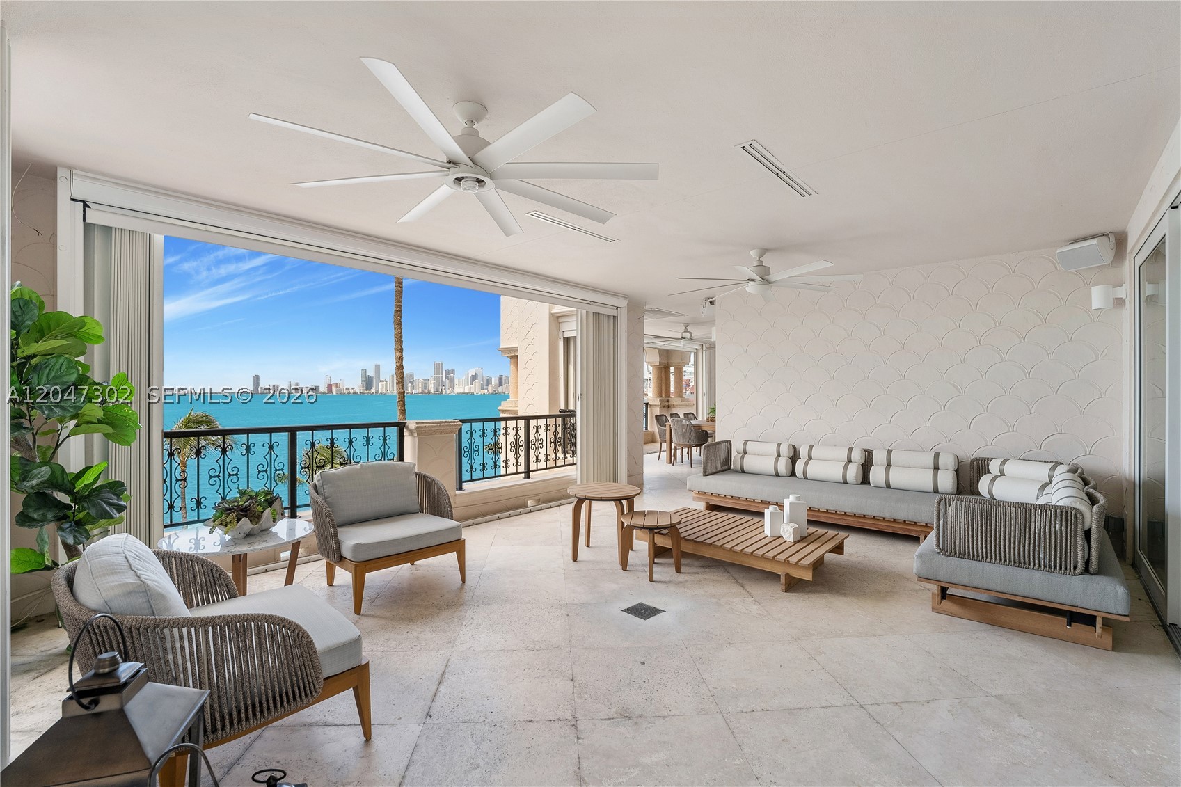 5242 Fisher Is Dr #5242 Miami Beach, FL 33109