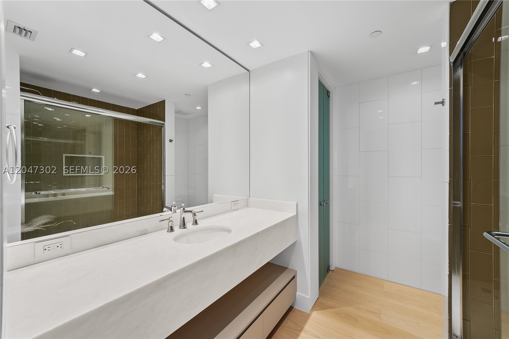 5242 Fisher Is Dr #5242 Miami Beach, FL 33109