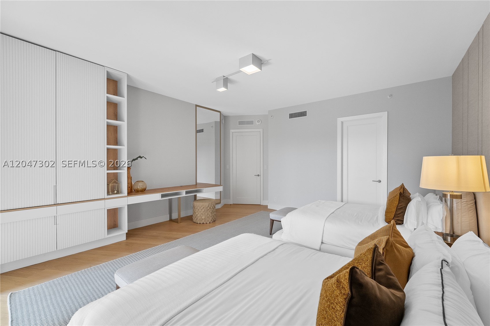 5242 Fisher Is Dr #5242 Miami Beach, FL 33109