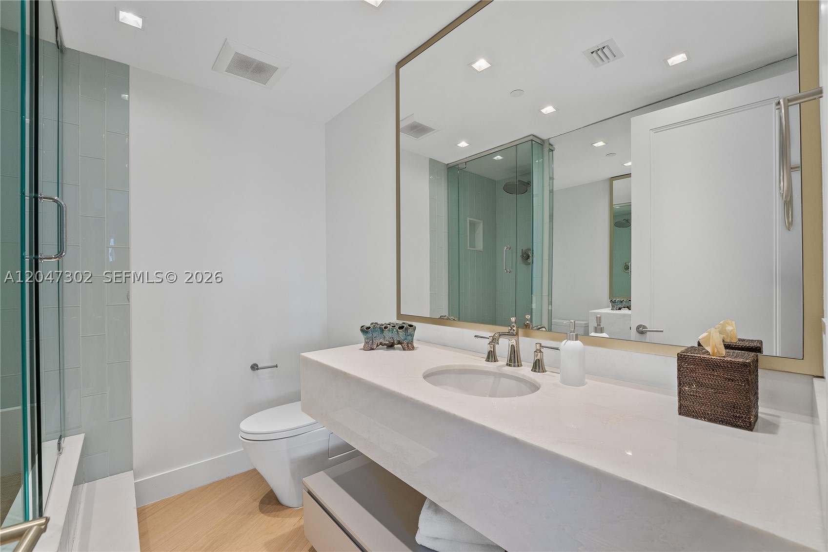 5242 Fisher Is Dr #5242 Miami Beach, FL 33109