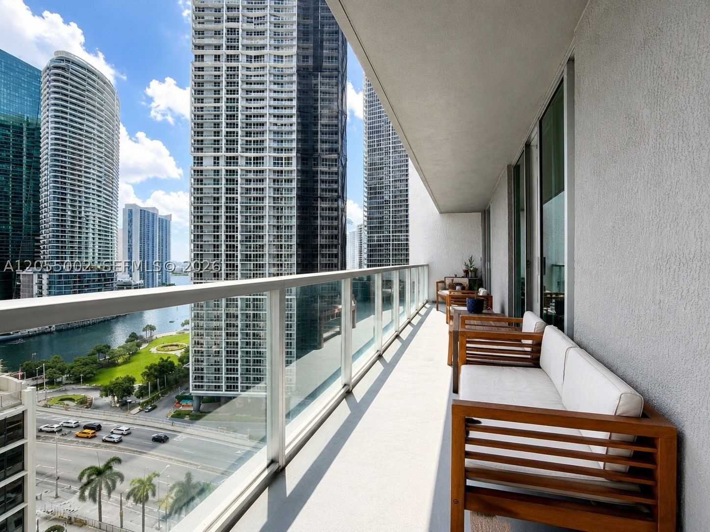 500 Brickell Ave #1805