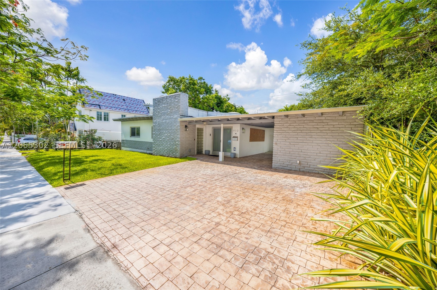 910 NE 81st St Miami, FL 33138
