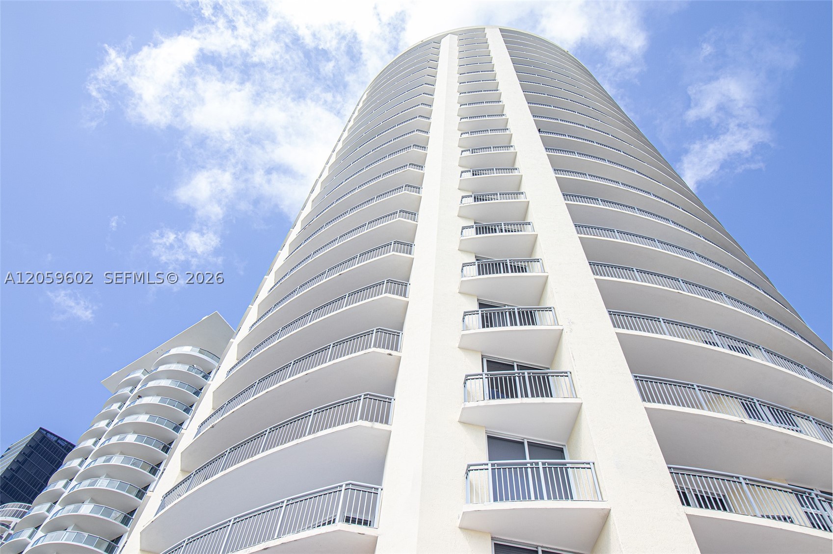 17375 Collins Ave #701
