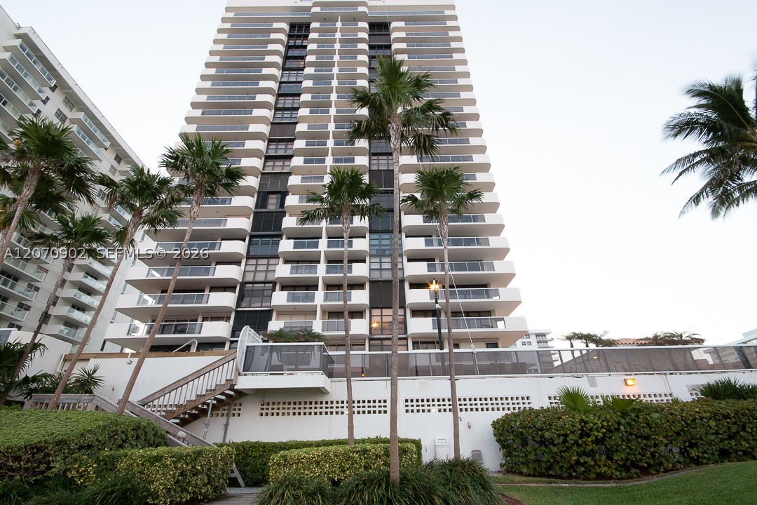 5757 Collins Ave #703