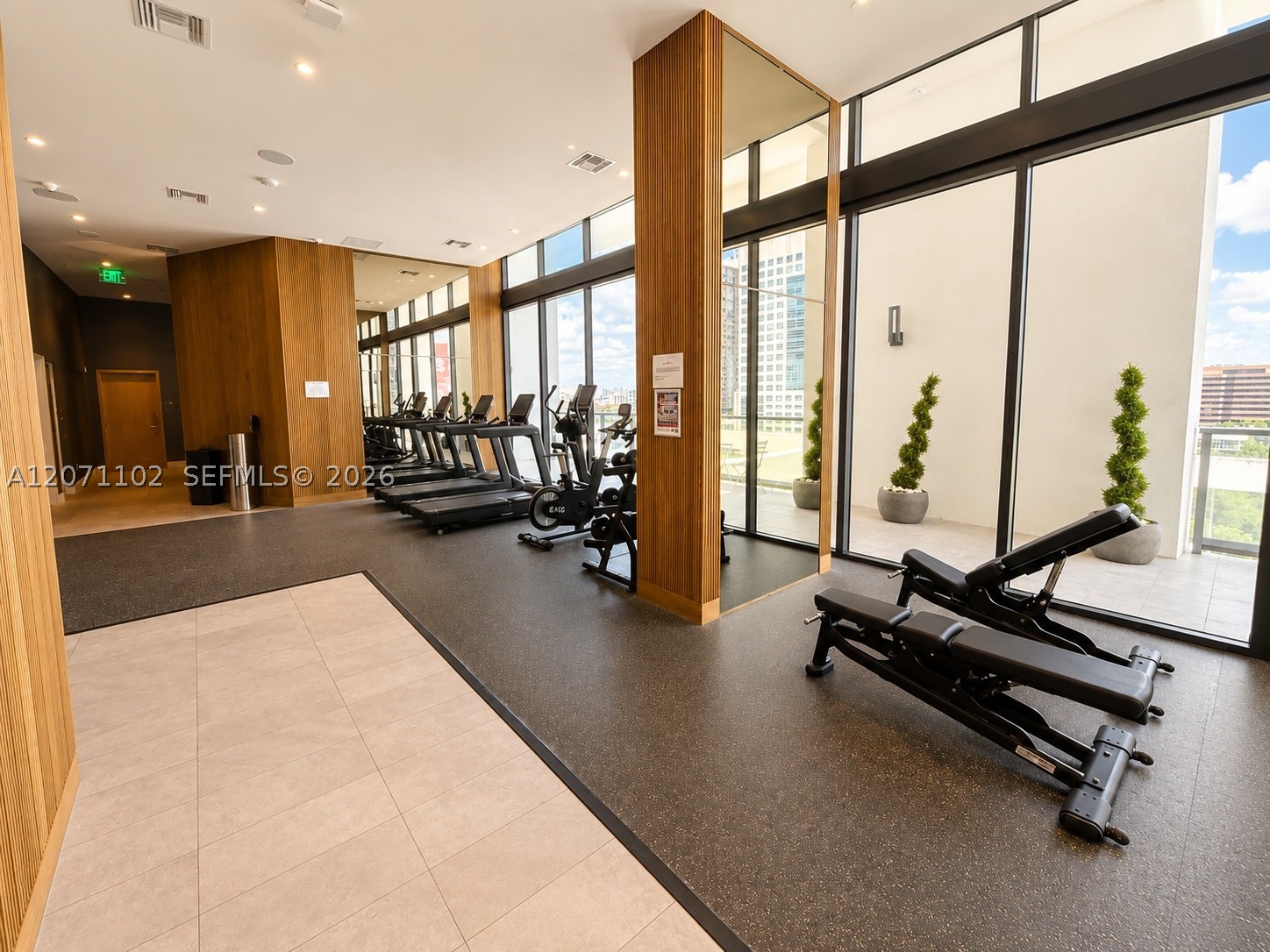 image Smart Brickell I12