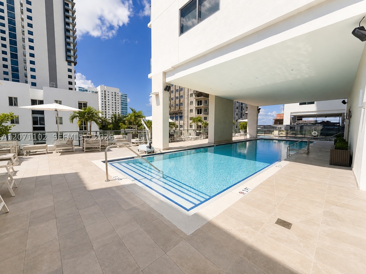 image Smart Brickell I13