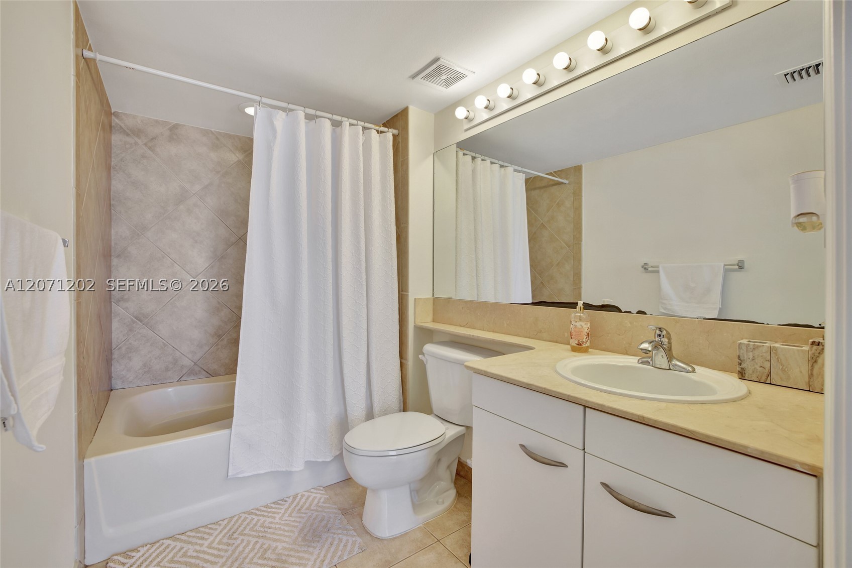 image 2080 Ocean Drive17