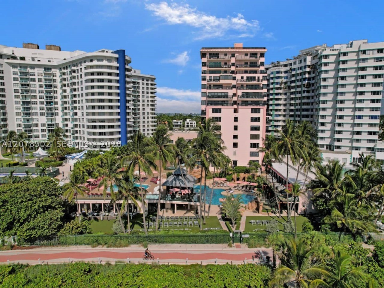 5225 Collins Ave #1516