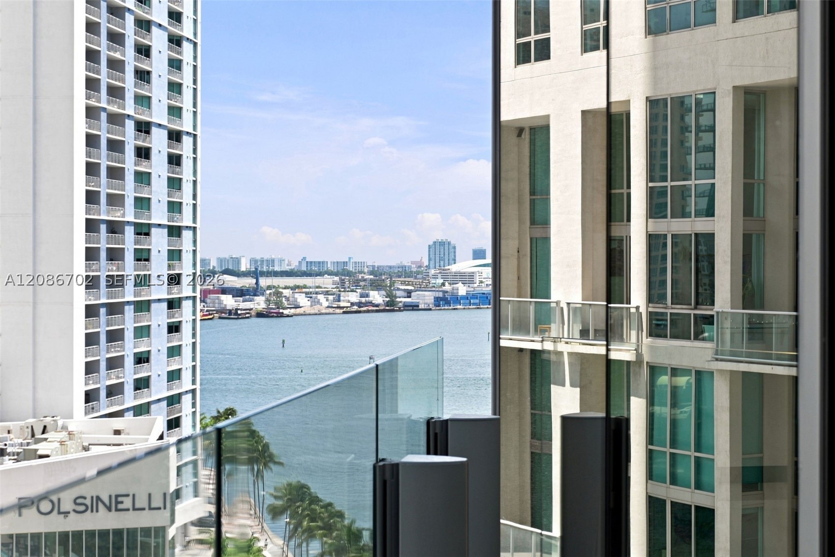 image Aston Martin Residences24