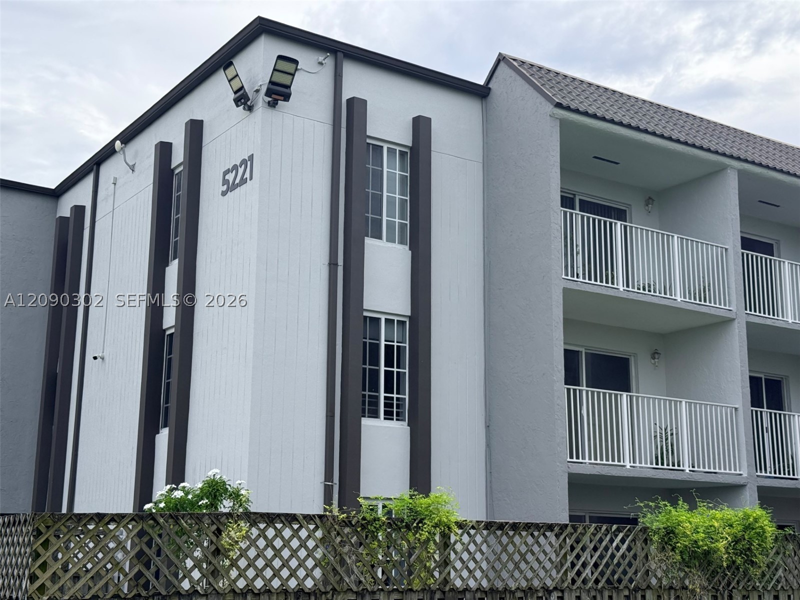 5221 Geneva Way #304