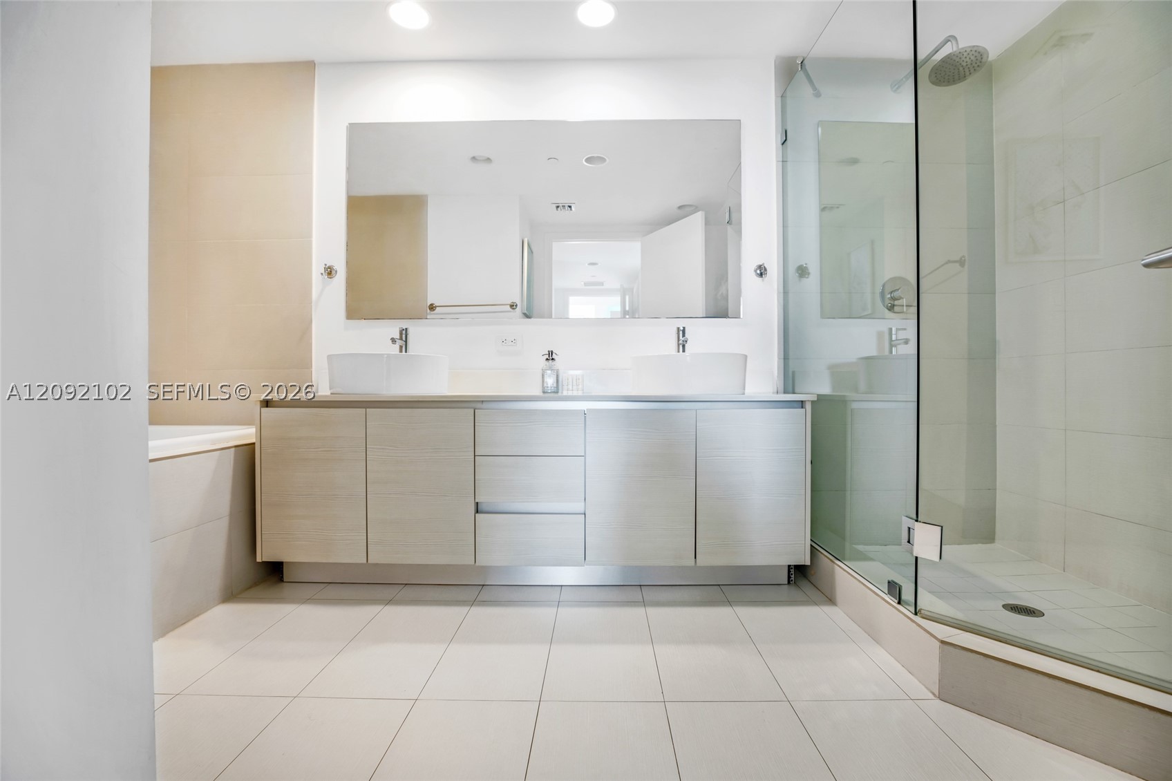 image Beachwalk Condominium15
