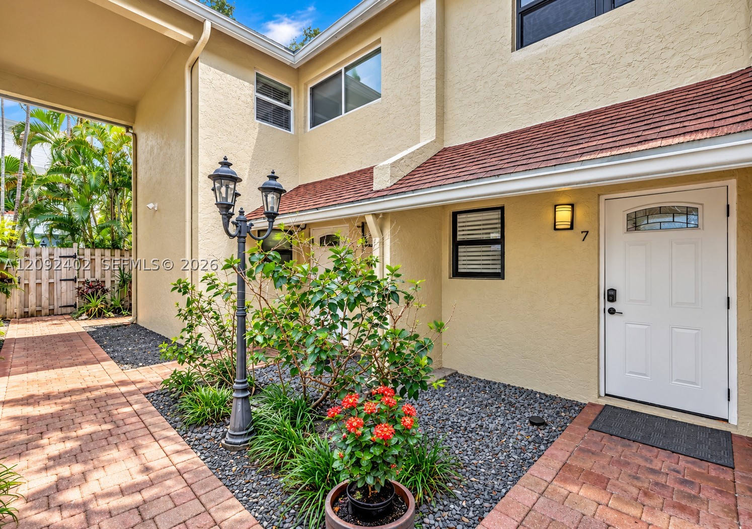 499 SE 13th St #7E
