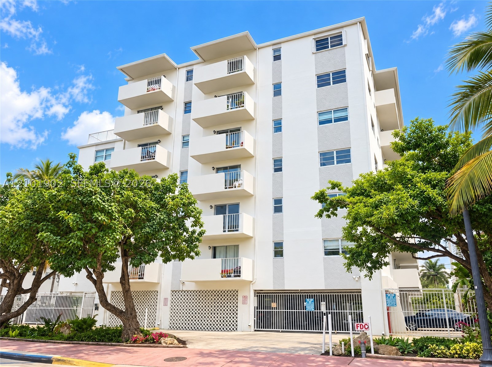 240 Collins Ave #3E