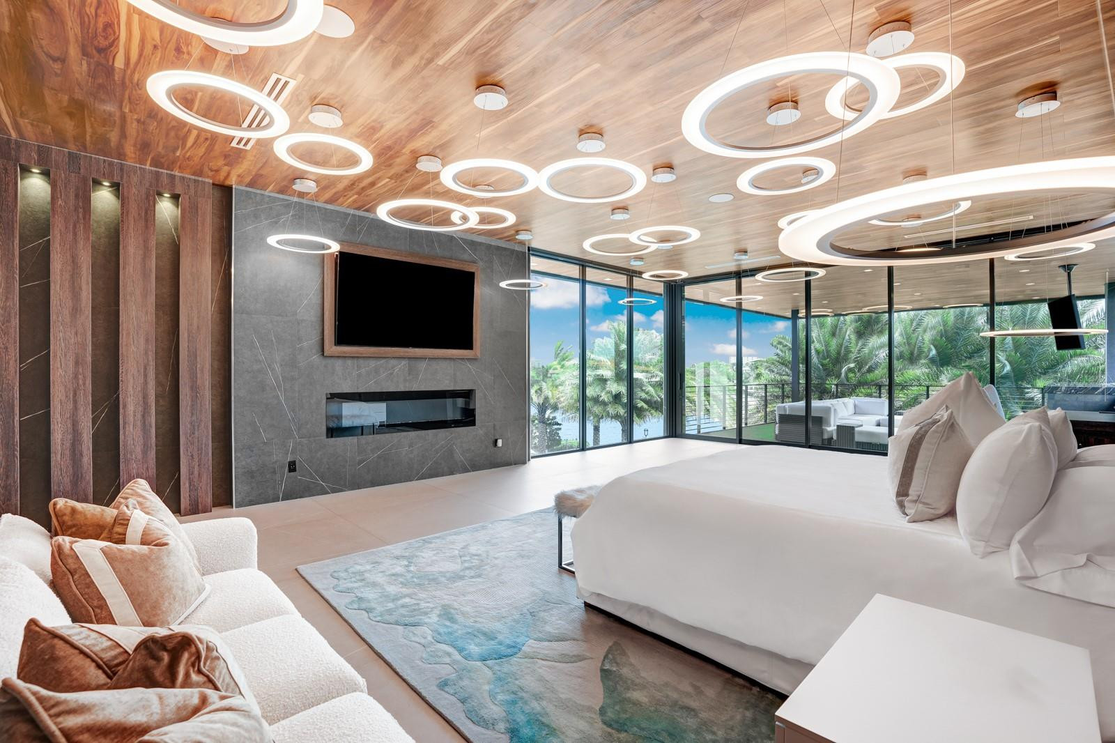 671 Middle Riv Fort Lauderdale, FL 33304