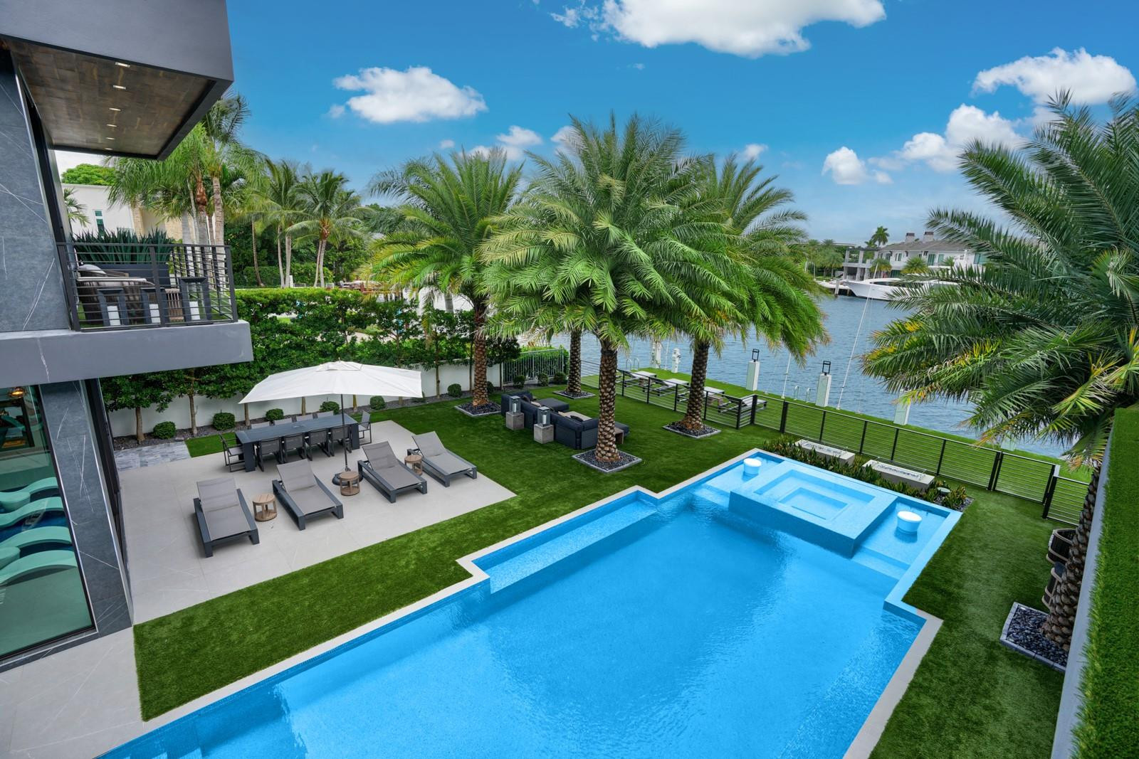 671 Middle Riv Fort Lauderdale, FL 33304