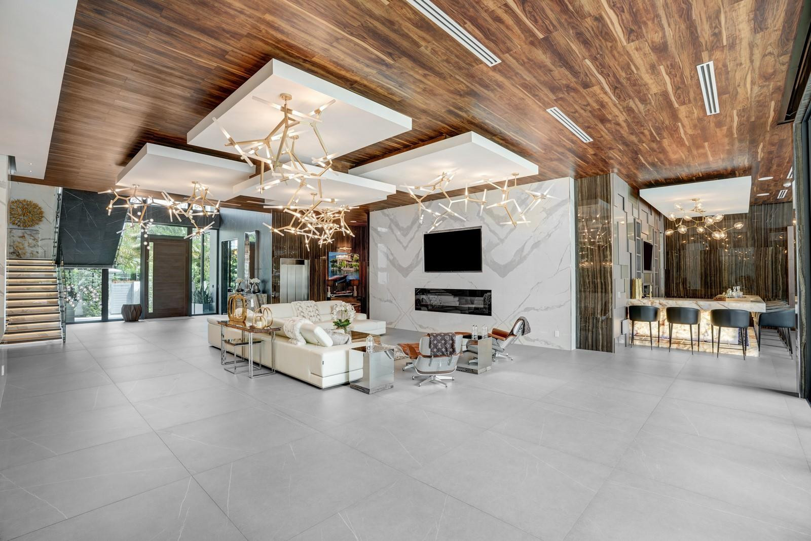 671 Middle Riv Fort Lauderdale, FL 33304