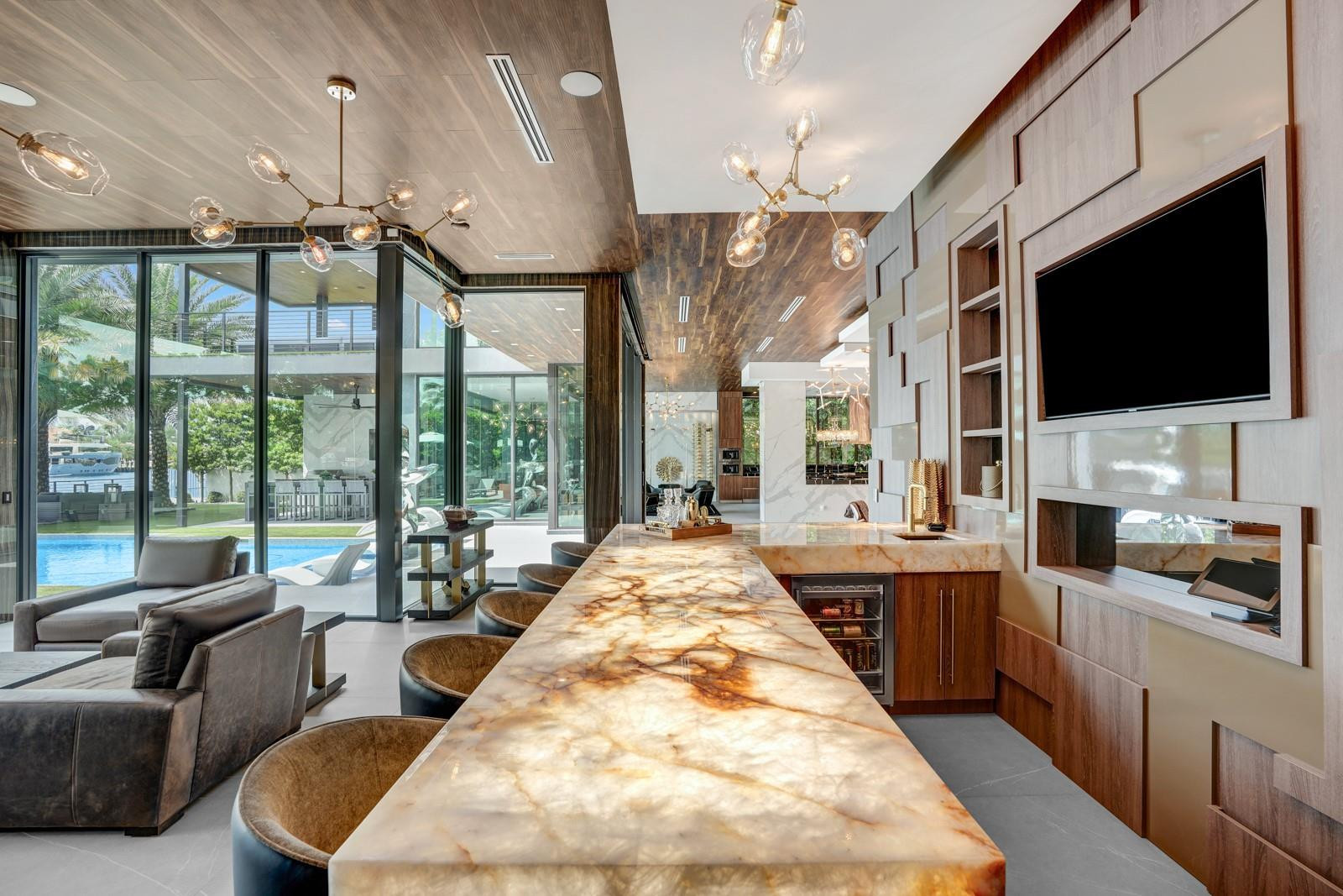 671 Middle Riv Fort Lauderdale, FL 33304