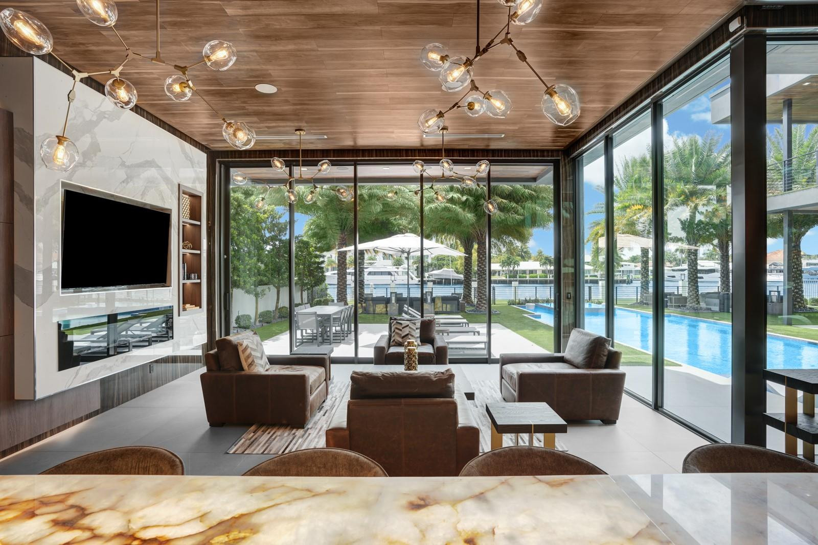 671 Middle Riv Fort Lauderdale, FL 33304