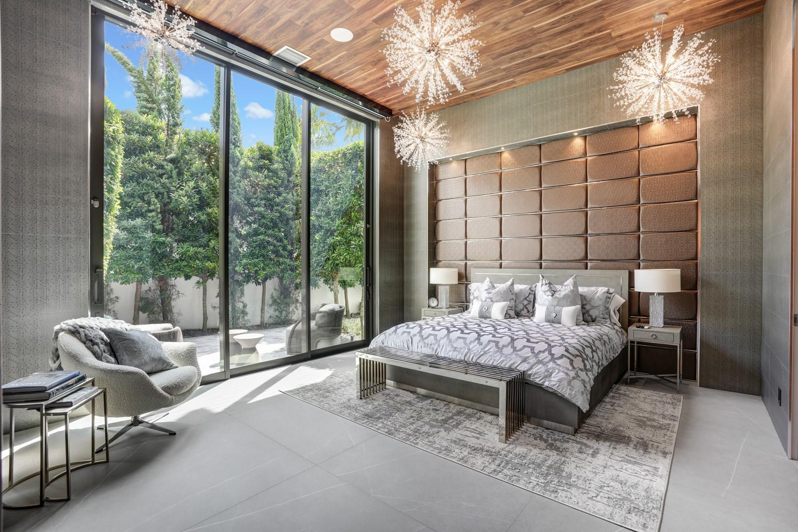 671 Middle Riv Fort Lauderdale, FL 33304