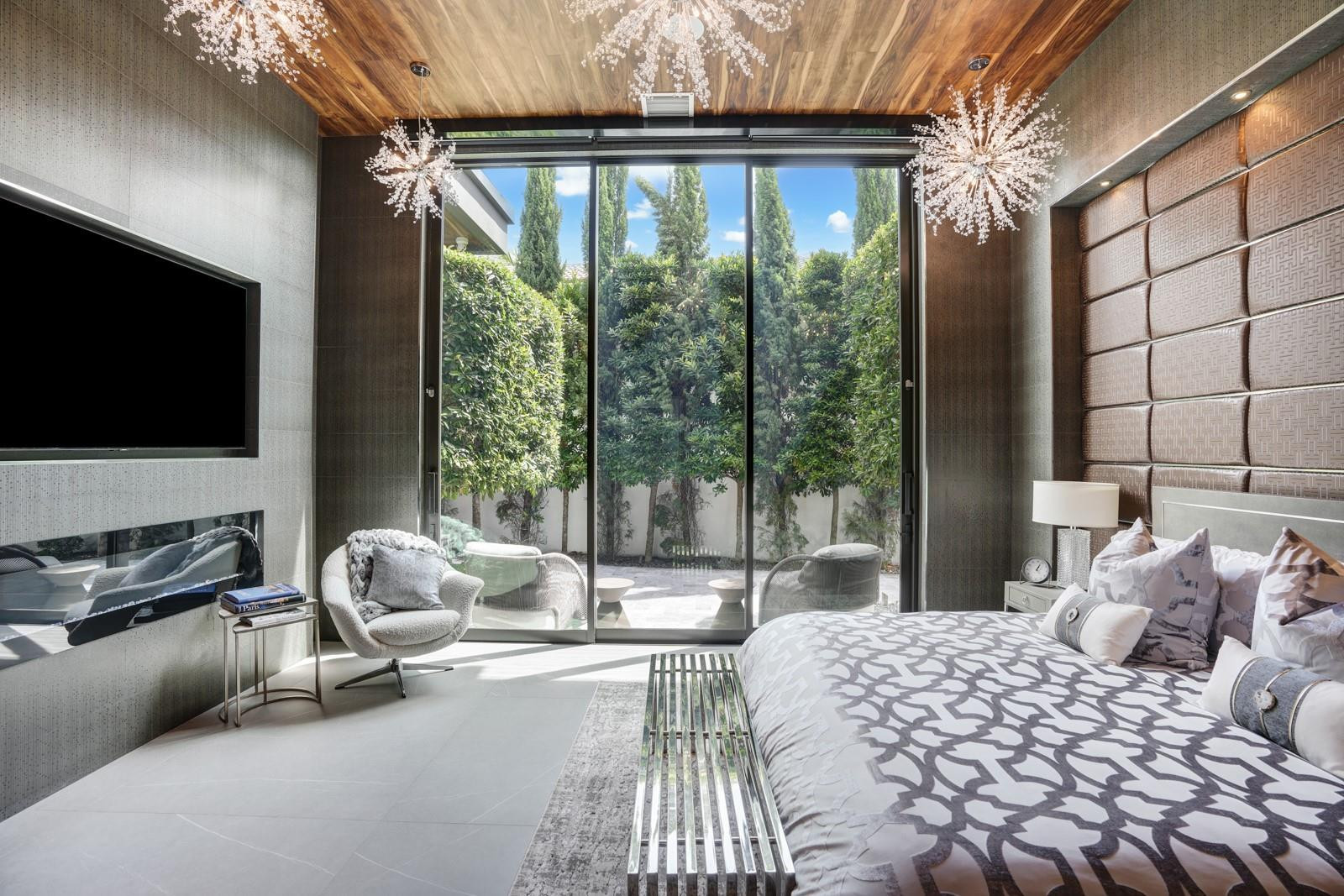 671 Middle Riv Fort Lauderdale, FL 33304