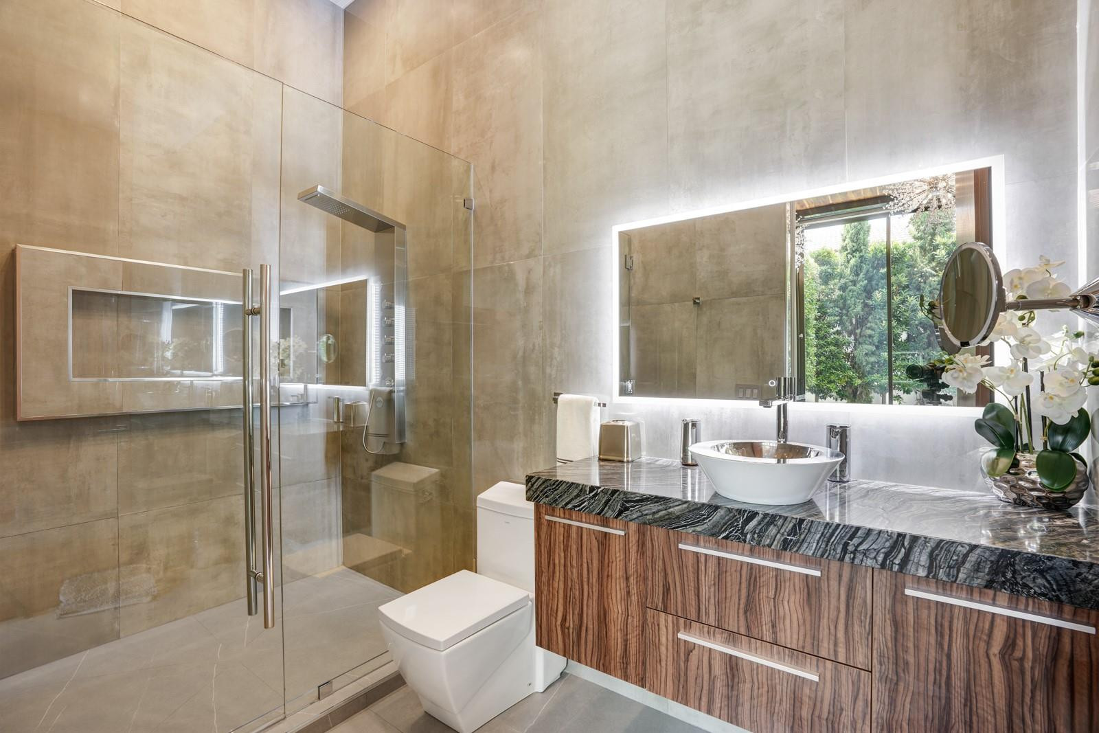 671 Middle Riv Fort Lauderdale, FL 33304