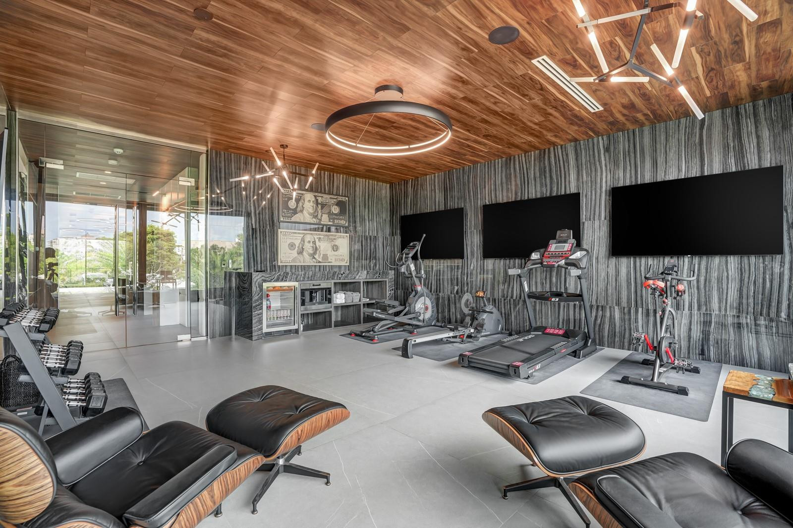 671 Middle Riv Fort Lauderdale, FL 33304