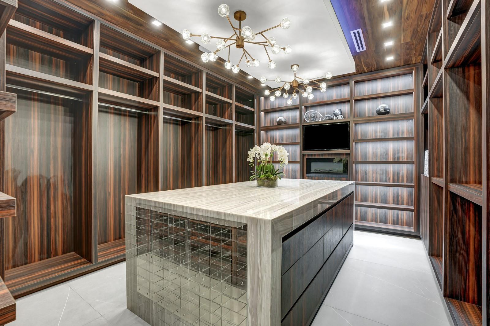 671 Middle Riv Fort Lauderdale, FL 33304