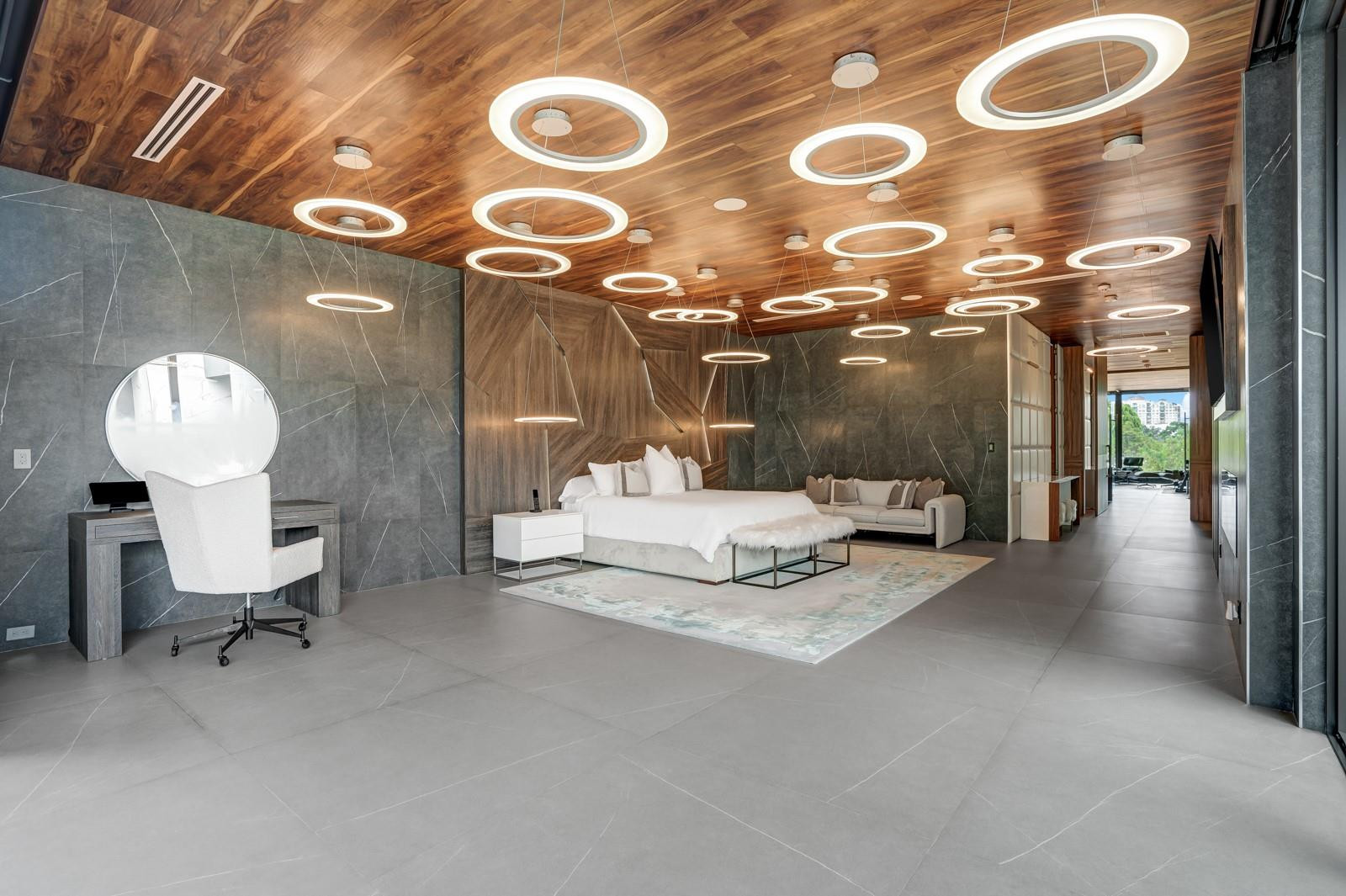 671 Middle Riv Fort Lauderdale, FL 33304