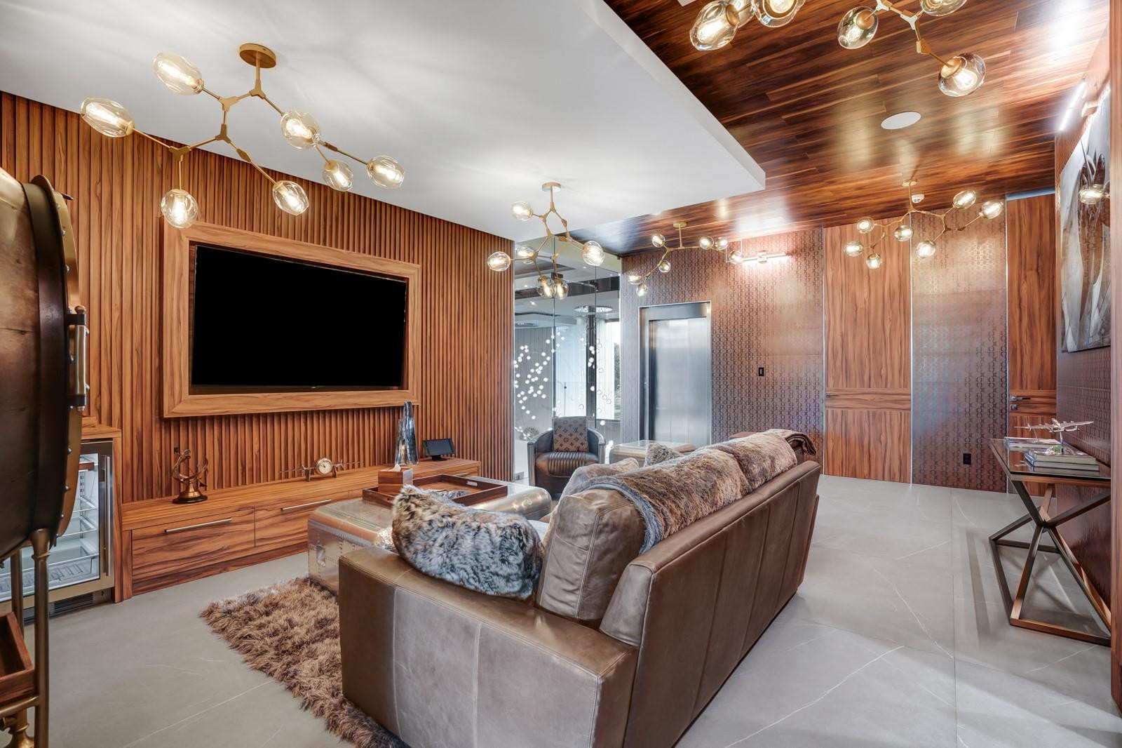 671 Middle Riv Fort Lauderdale, FL 33304