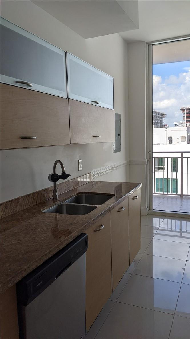 image Uptown Lofts Condo5