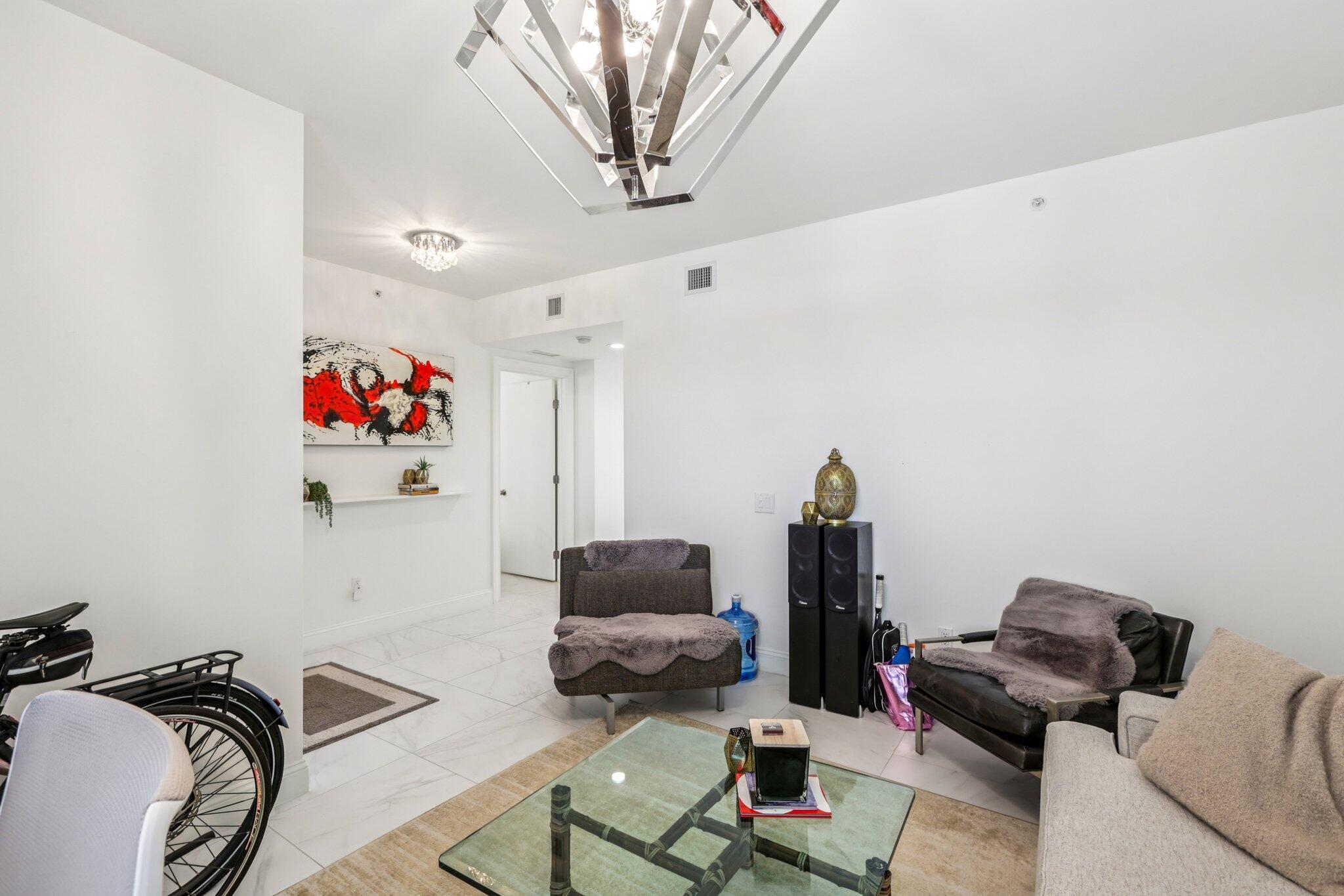 2640 Lake Shr #2008 Riviera Beach, FL 33404