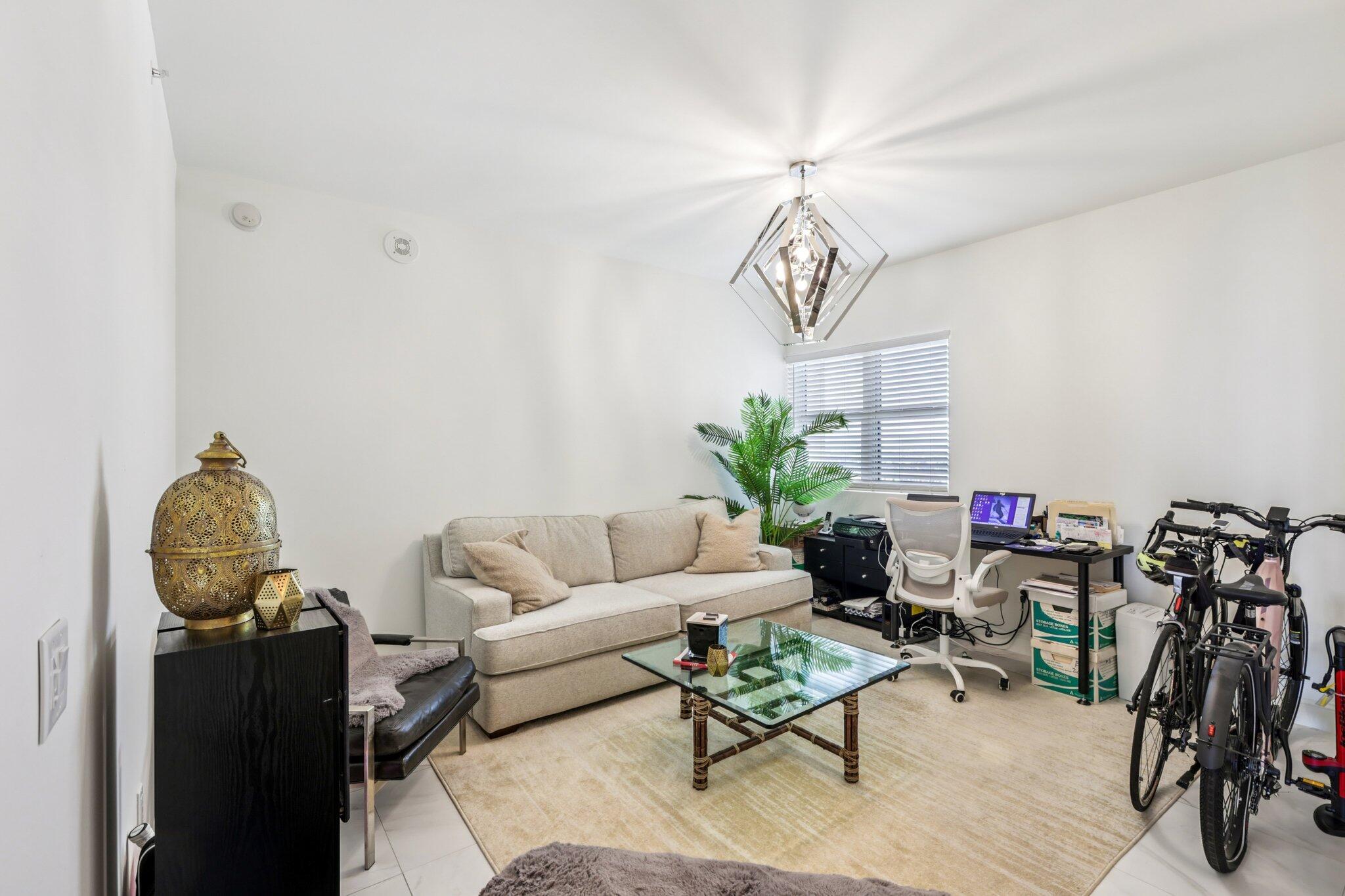 2640 Lake Shr #2008 Riviera Beach, FL 33404