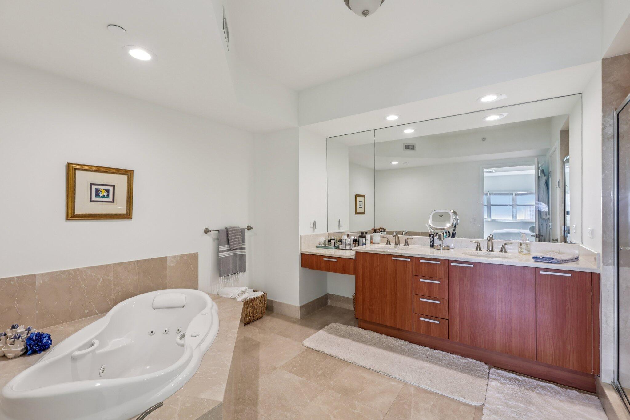 2640 Lake Shr #2008 Riviera Beach, FL 33404