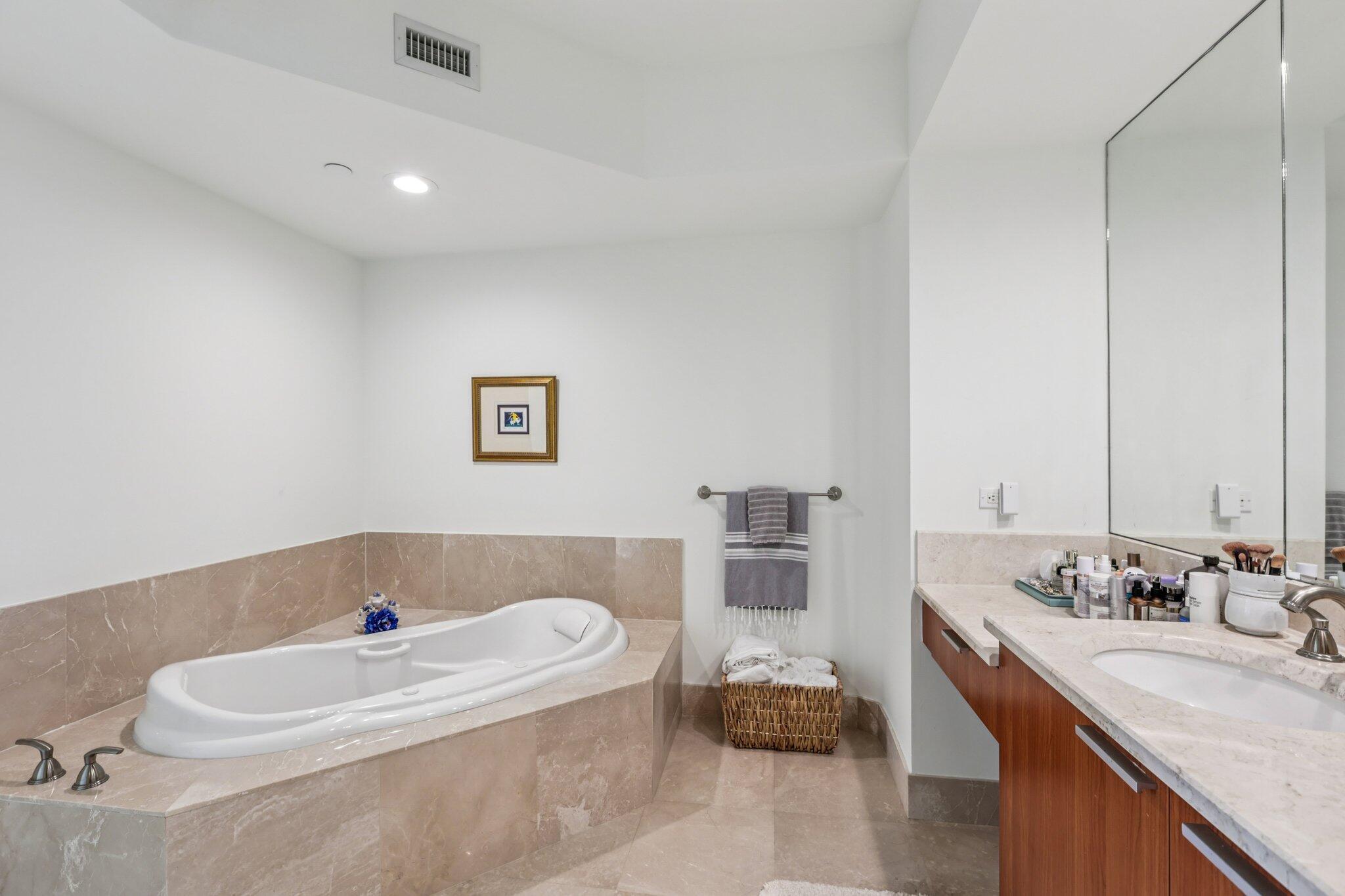 2640 Lake Shr #2008 Riviera Beach, FL 33404