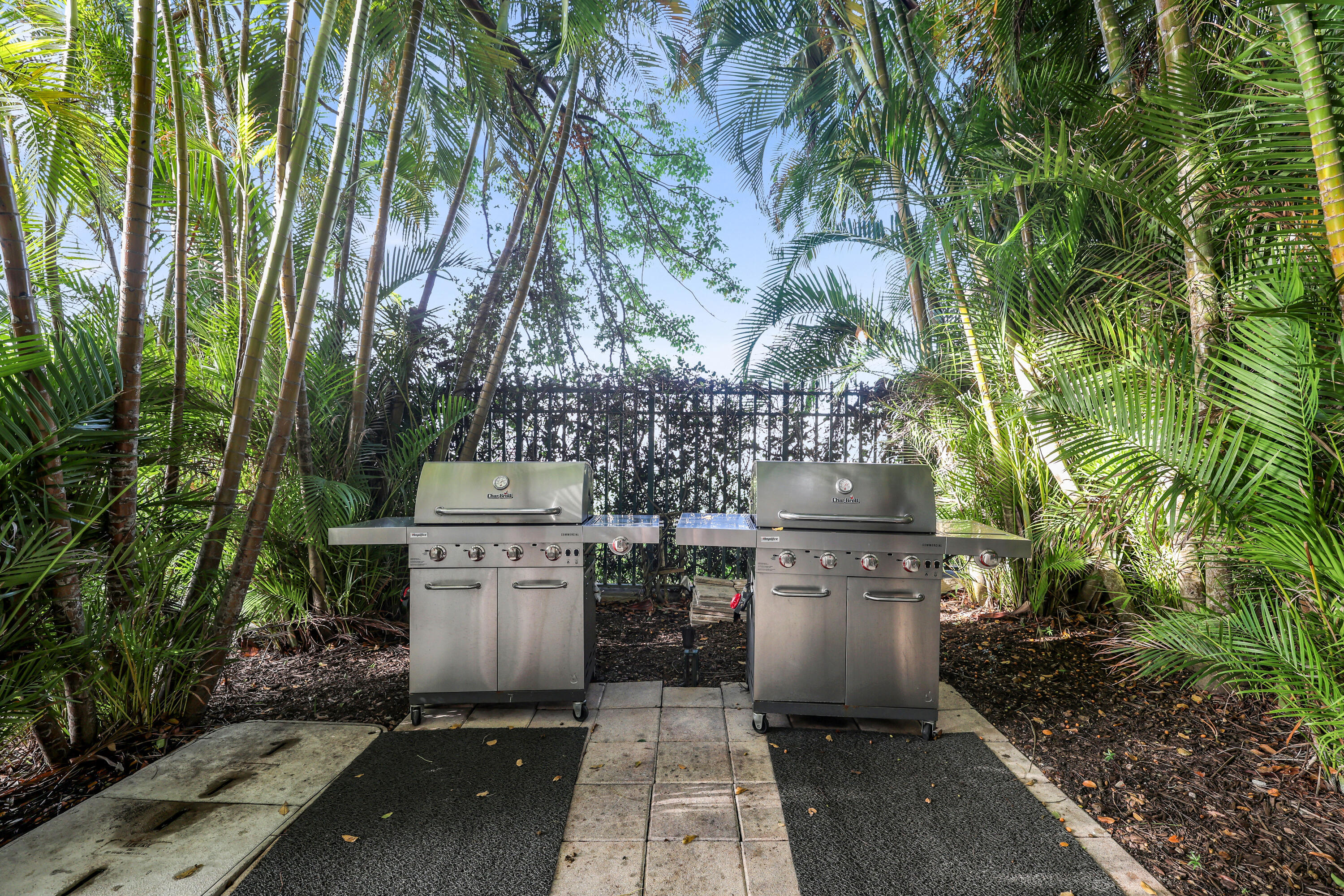 2640 Lake Shr #2008 Riviera Beach, FL 33404