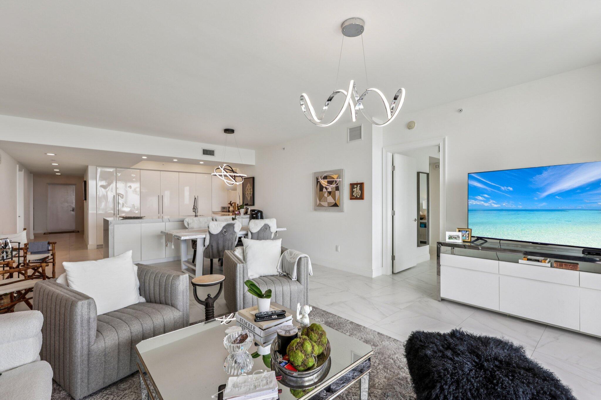 2640 Lake Shr #2008 Riviera Beach, FL 33404