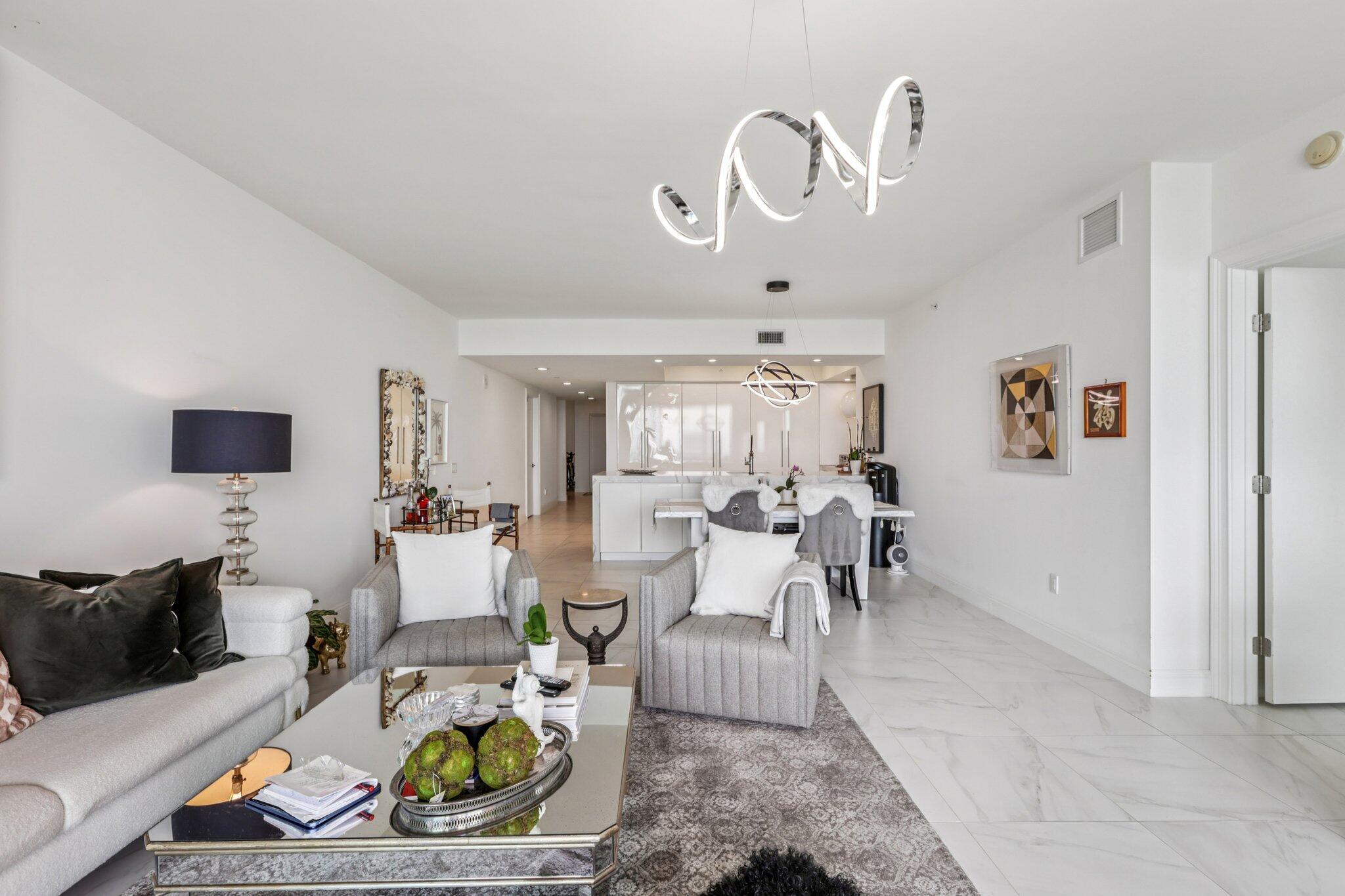 2640 Lake Shr #2008 Riviera Beach, FL 33404