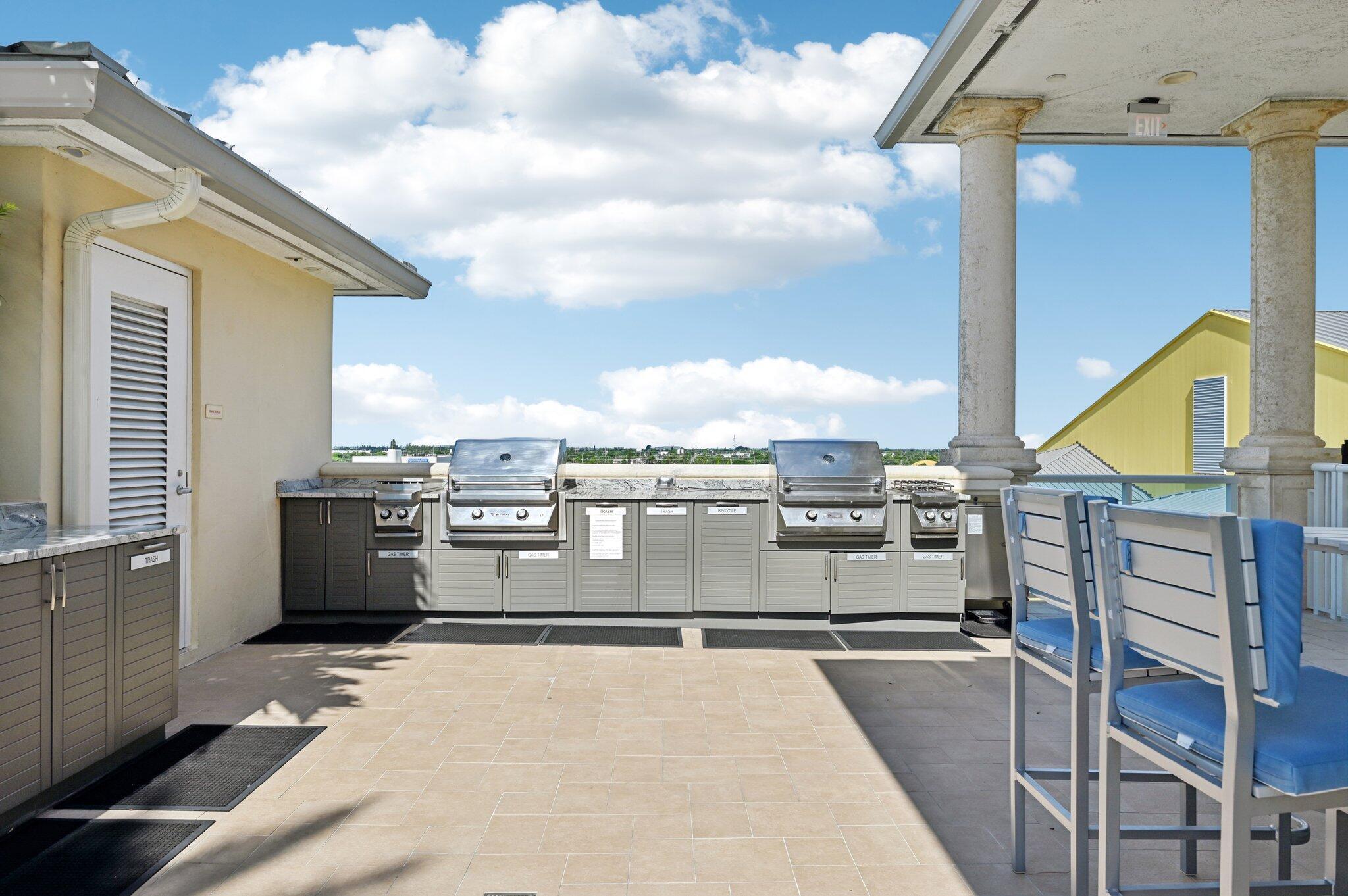 2640 Lake Shr #2008 Riviera Beach, FL 33404