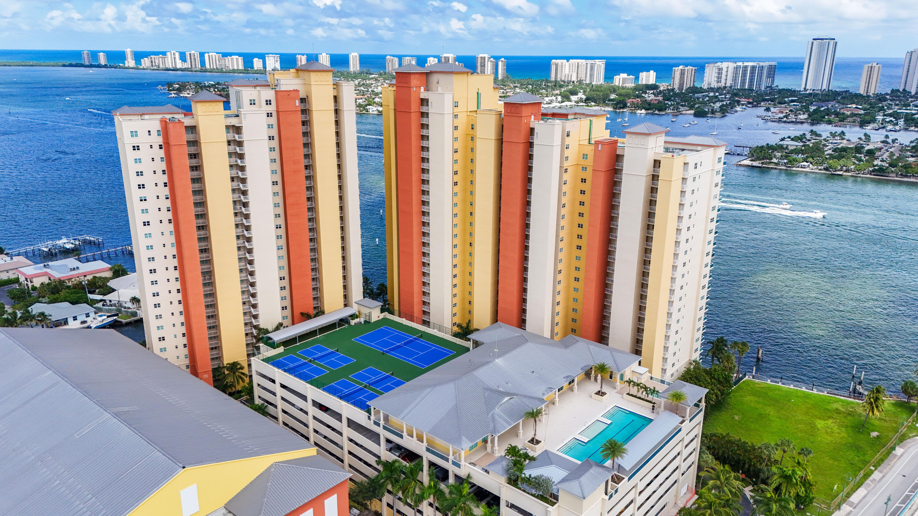 2640 Lake Shr #2008 Riviera Beach, FL 33404