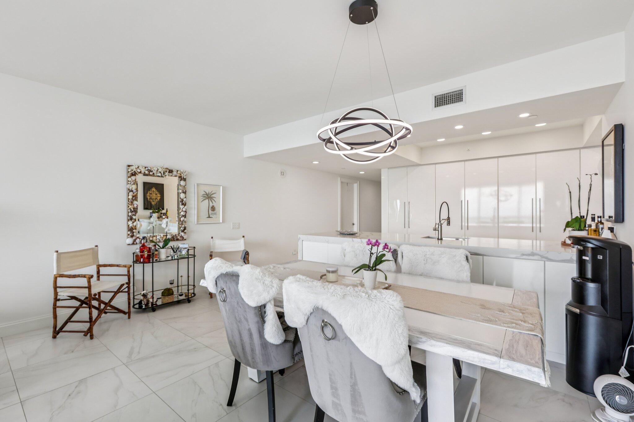 2640 Lake Shr #2008 Riviera Beach, FL 33404
