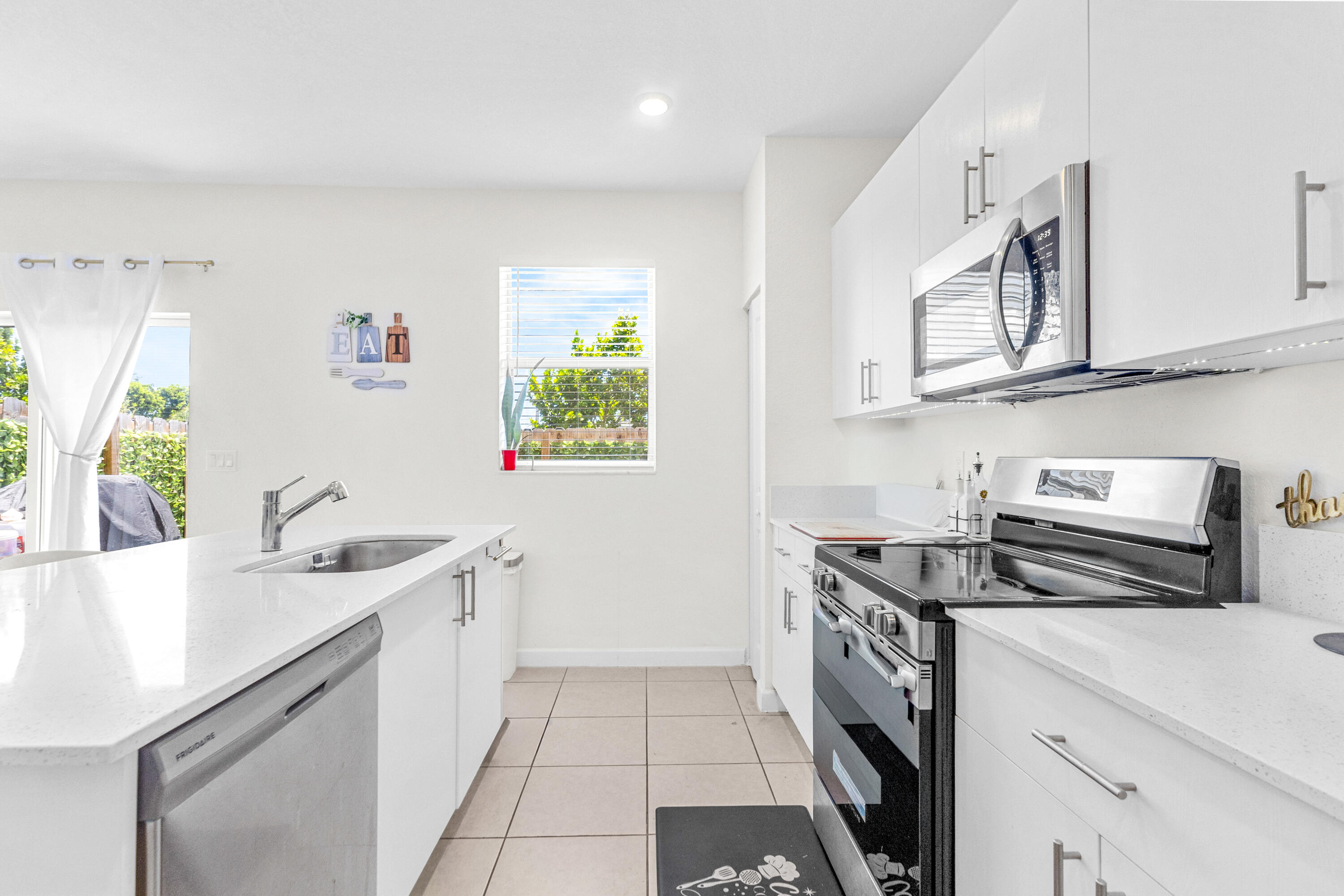 2688 NW 55th Lauderhill, FL 33313