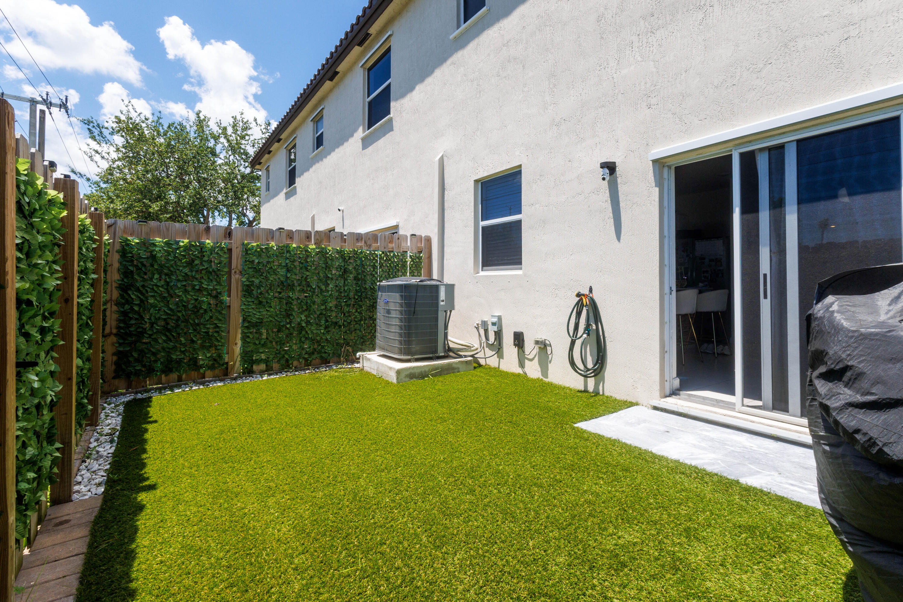 2688 NW 55th Lauderhill, FL 33313