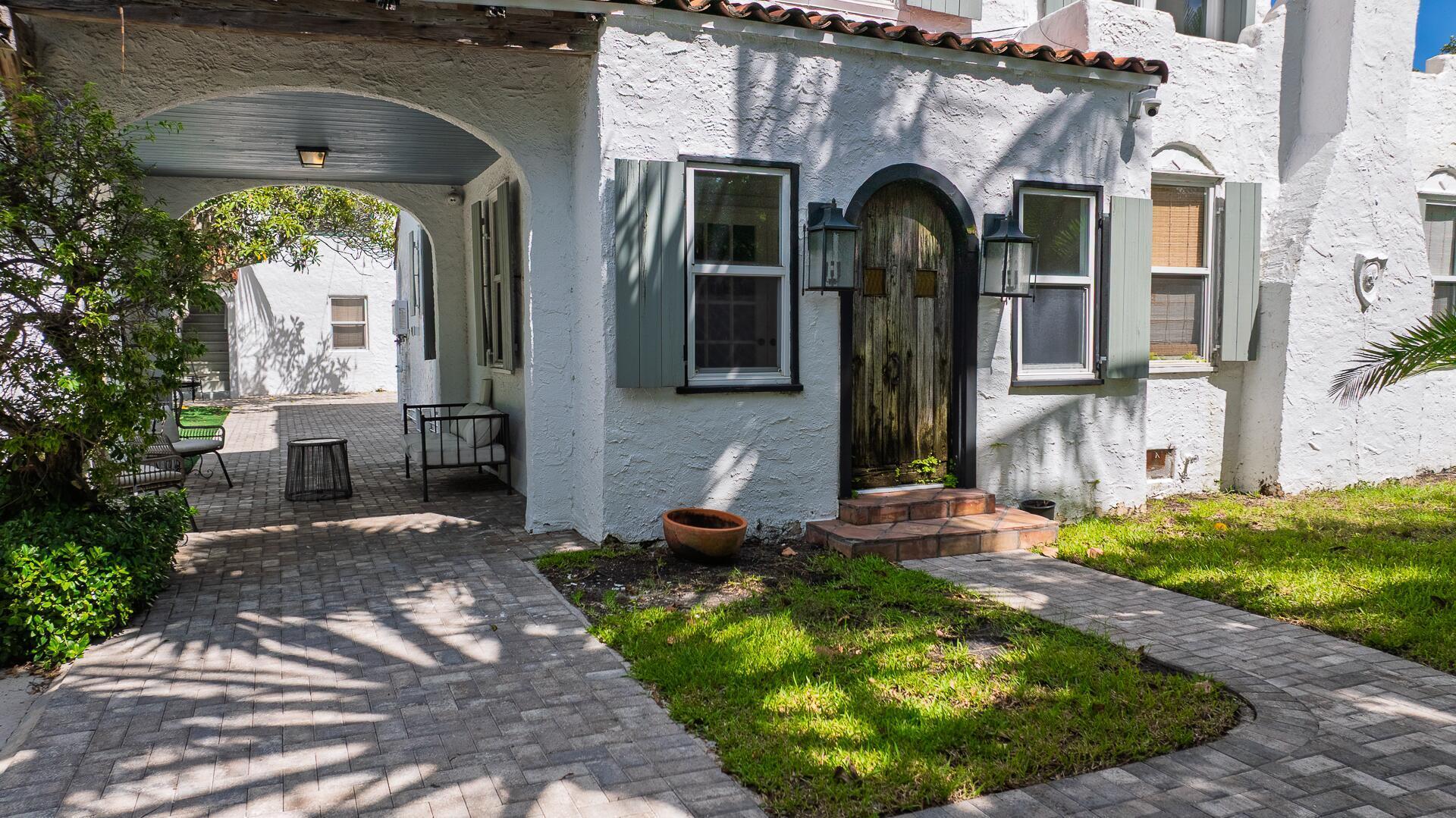 717 Forest Hl West Palm Beach, FL 33405