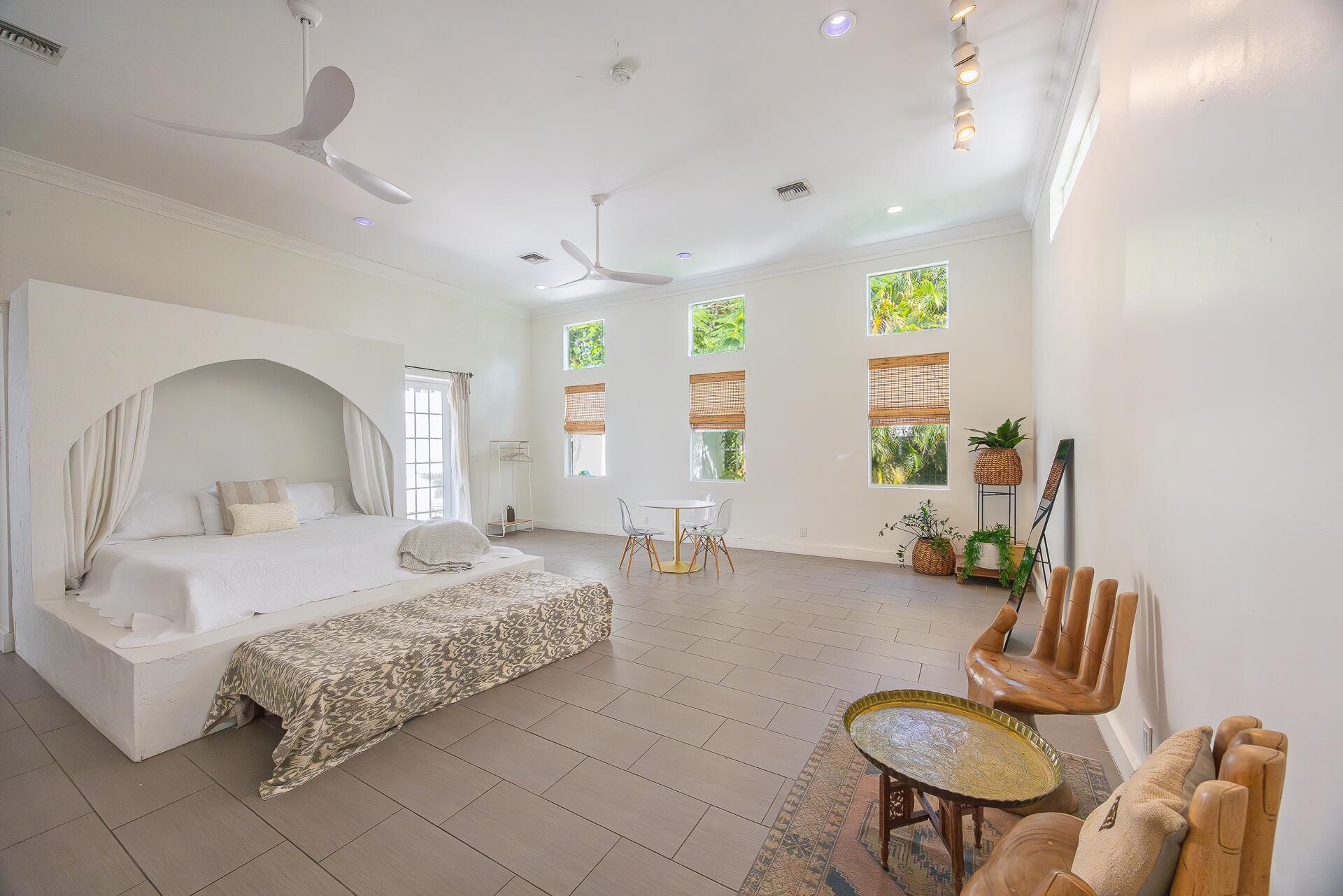 717 Forest Hl West Palm Beach, FL 33405