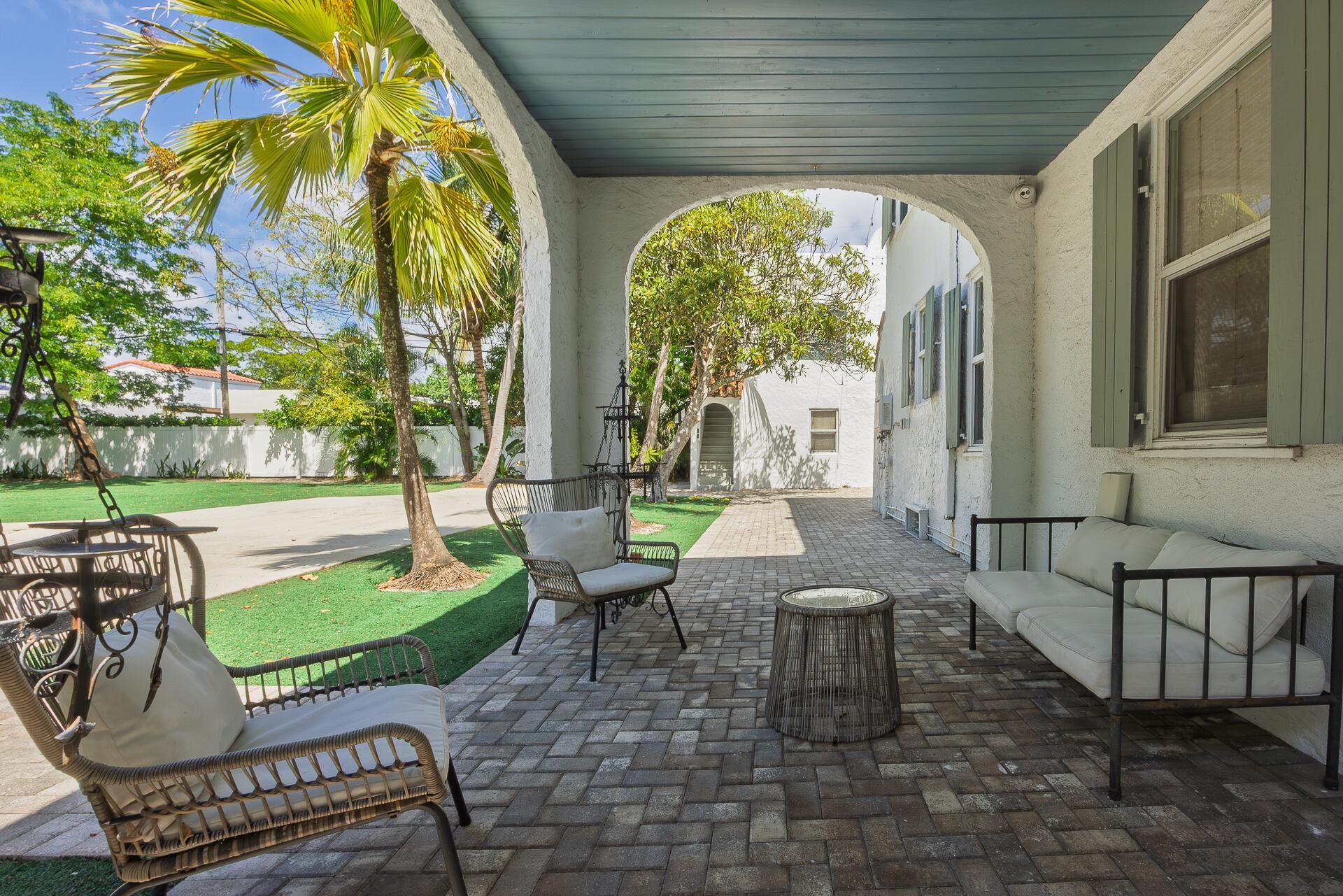 717 Forest Hl West Palm Beach, FL 33405