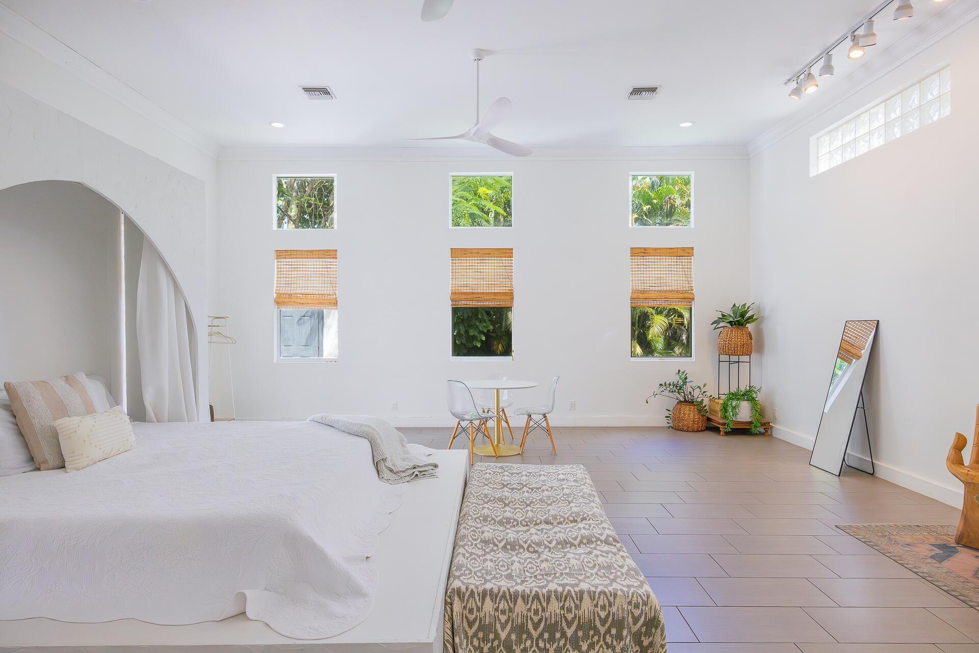 717 Forest Hl West Palm Beach, FL 33405