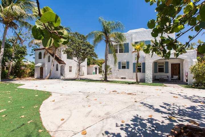 717 Forest Hl West Palm Beach, FL 33405