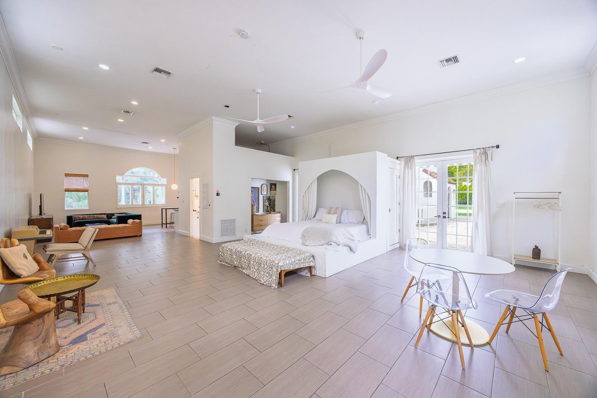 717 Forest Hl West Palm Beach, FL 33405