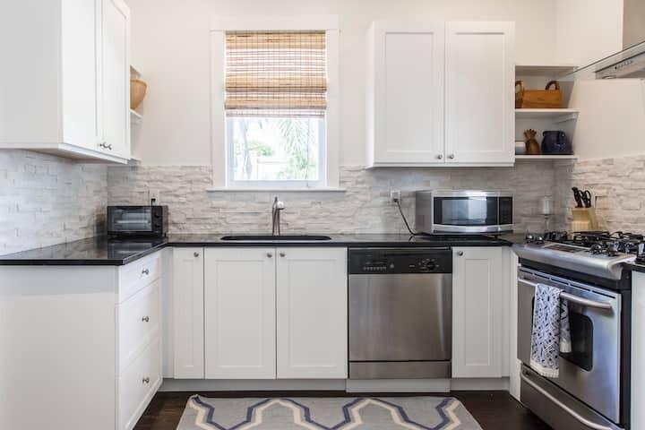 717 Forest Hl West Palm Beach, FL 33405